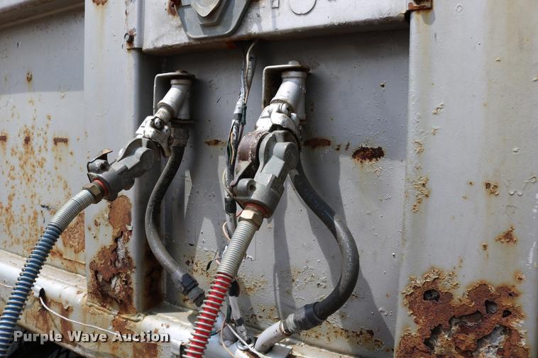 image for item DB9256 1977 Fruehauf dry van trailer