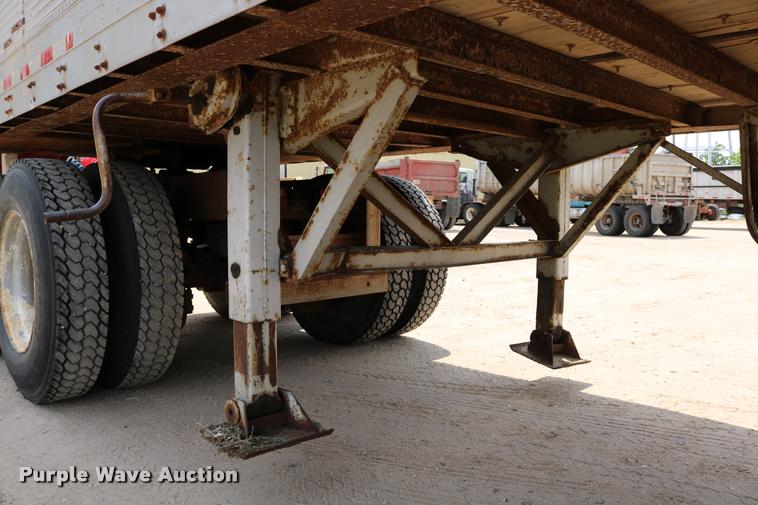 image for item DB9256 1977 Fruehauf dry van trailer