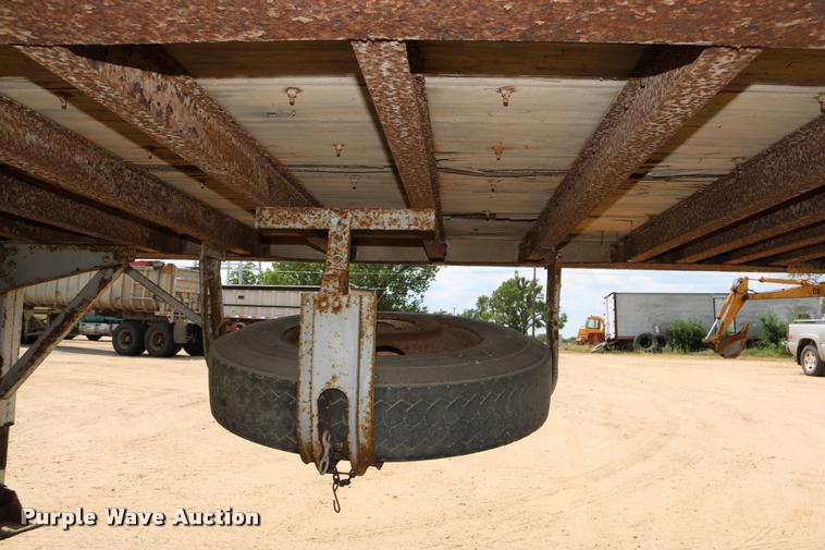 image for item DB9256 1977 Fruehauf dry van trailer