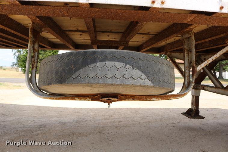 image for item DB9256 1977 Fruehauf dry van trailer