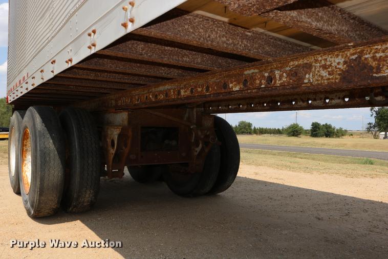 image for item DB9256 1977 Fruehauf dry van trailer