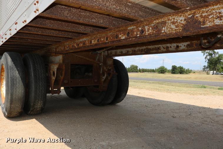 image for item DB9256 1977 Fruehauf dry van trailer
