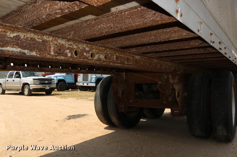 image for item DB9256 1977 Fruehauf dry van trailer