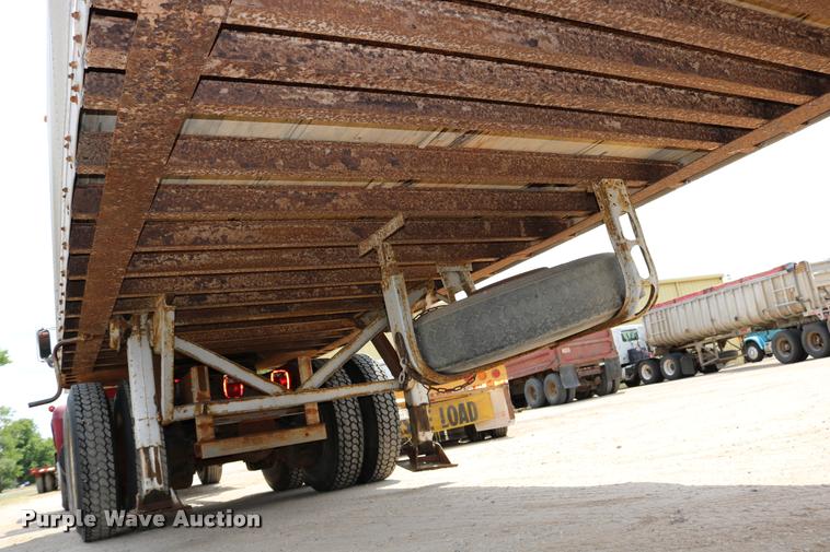 image for item DB9256 1977 Fruehauf dry van trailer