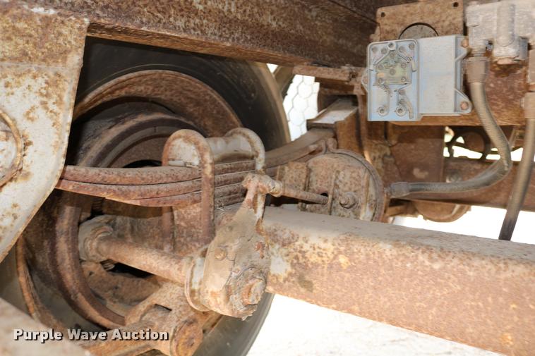 image for item DB9256 1977 Fruehauf dry van trailer