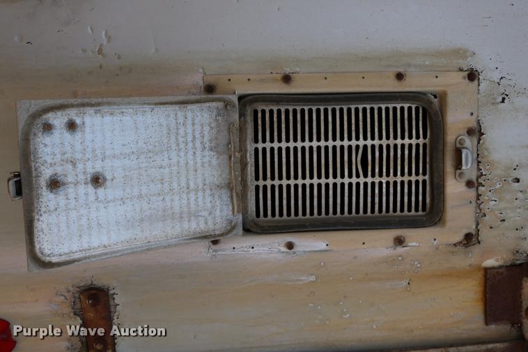 image for item DB9256 1977 Fruehauf dry van trailer