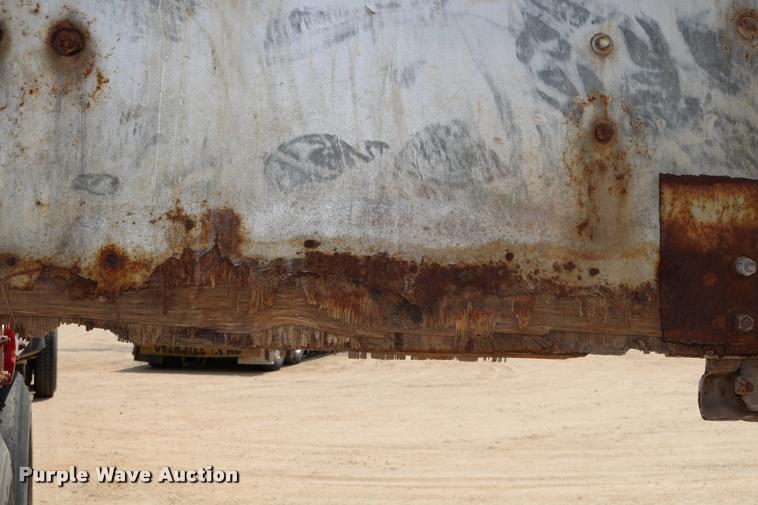 image for item DB9256 1977 Fruehauf dry van trailer