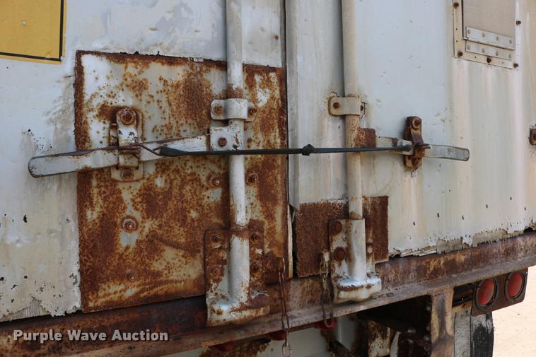 image for item DB9256 1977 Fruehauf dry van trailer