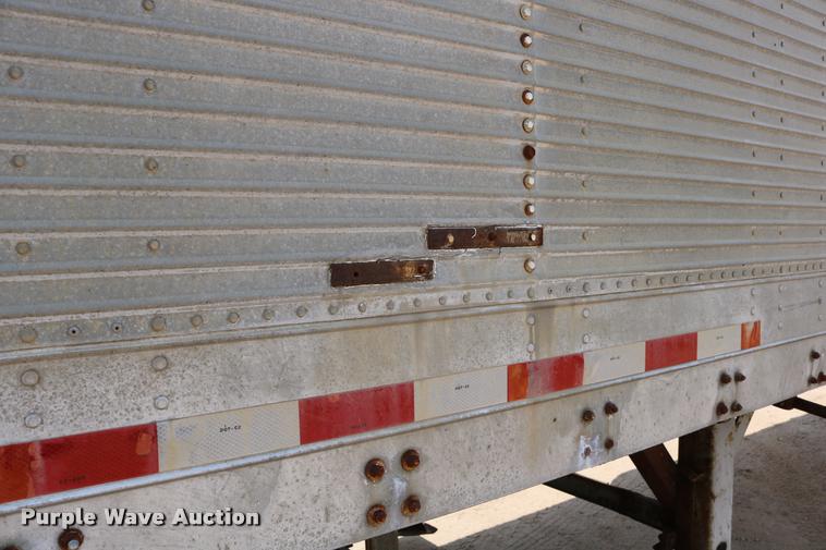 image for item DB9256 1977 Fruehauf dry van trailer