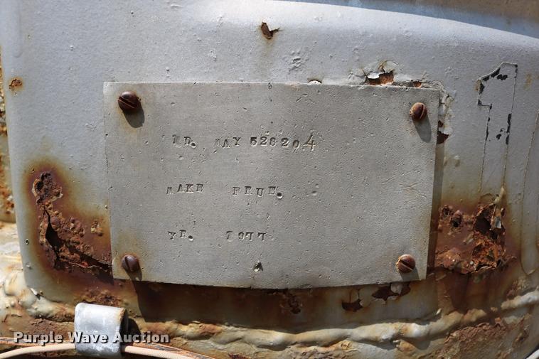 image for item DB9256 1977 Fruehauf dry van trailer