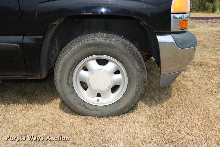 image for item DB9259 2000 GMC Sierra 1500 pickup truck