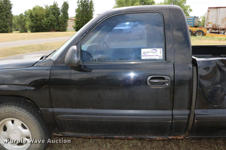 image for item DB9259 2000 GMC Sierra 1500 pickup truck