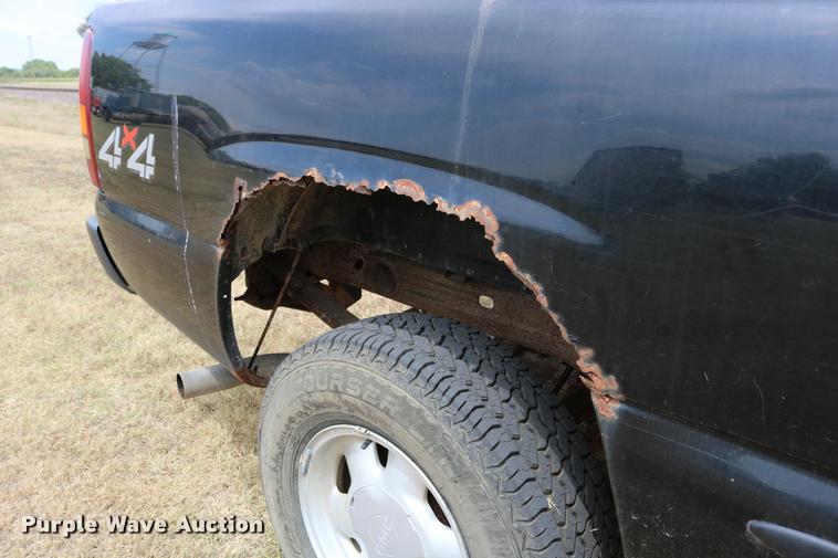 image for item DB9259 2000 GMC Sierra 1500 pickup truck