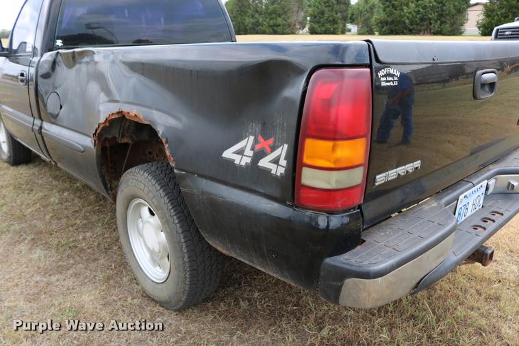 image for item DB9259 2000 GMC Sierra 1500 pickup truck