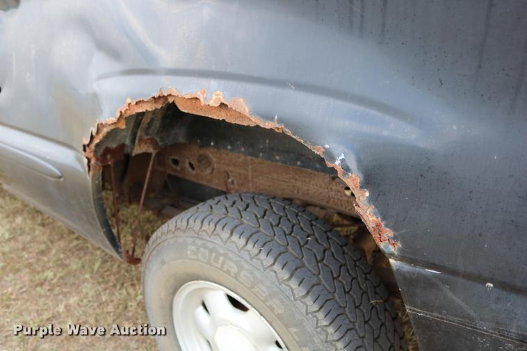 image for item DB9259 2000 GMC Sierra 1500 pickup truck