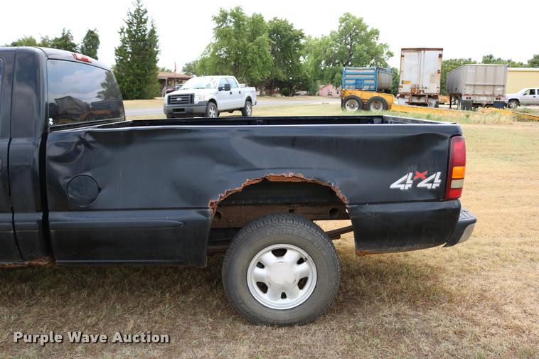 image for item DB9259 2000 GMC Sierra 1500 pickup truck