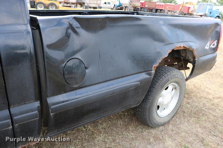 image for item DB9259 2000 GMC Sierra 1500 pickup truck