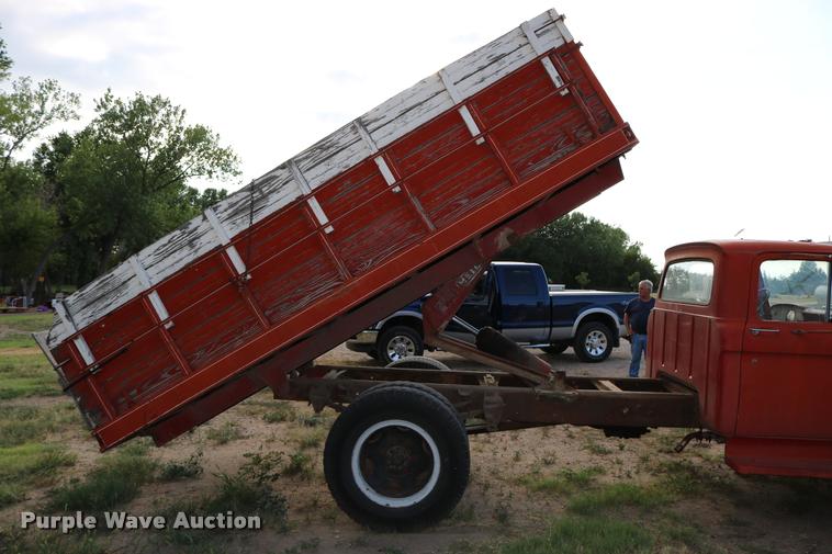 image for item DB9278 1963 Ford 500 grain truck