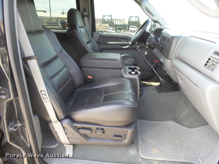 image for item DC3979 2003 Ford F350 Super Duty XLT Lariat Edge Crew Cab flatbed pickup truck