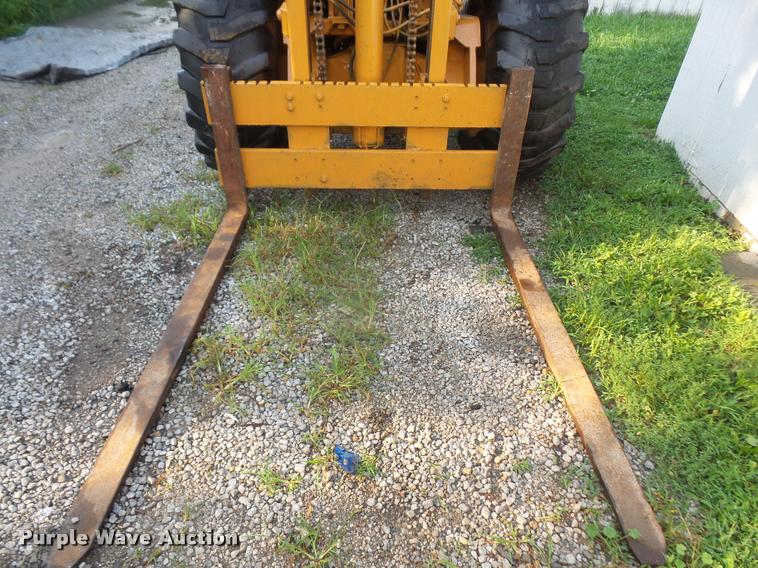 image for item DC5472 Case 586D forklift