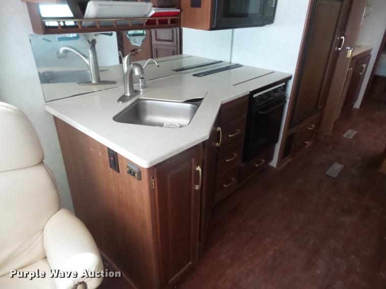 image for item DC5474 2001 Winnebago Itasca Horizon RV