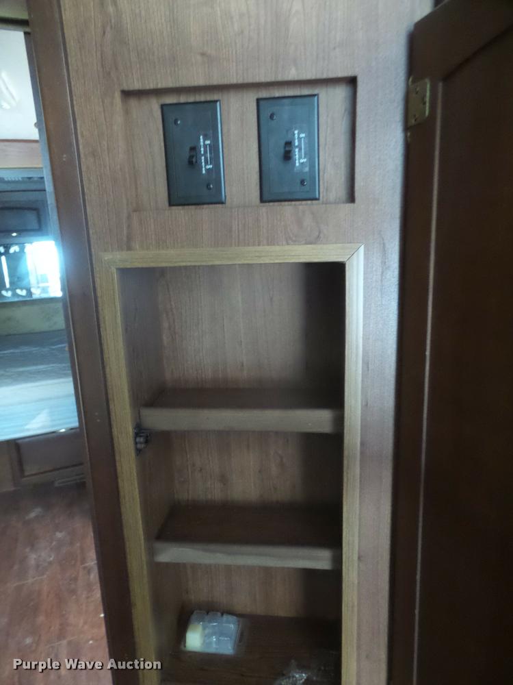 image for item DC5474 2001 Winnebago Itasca Horizon RV