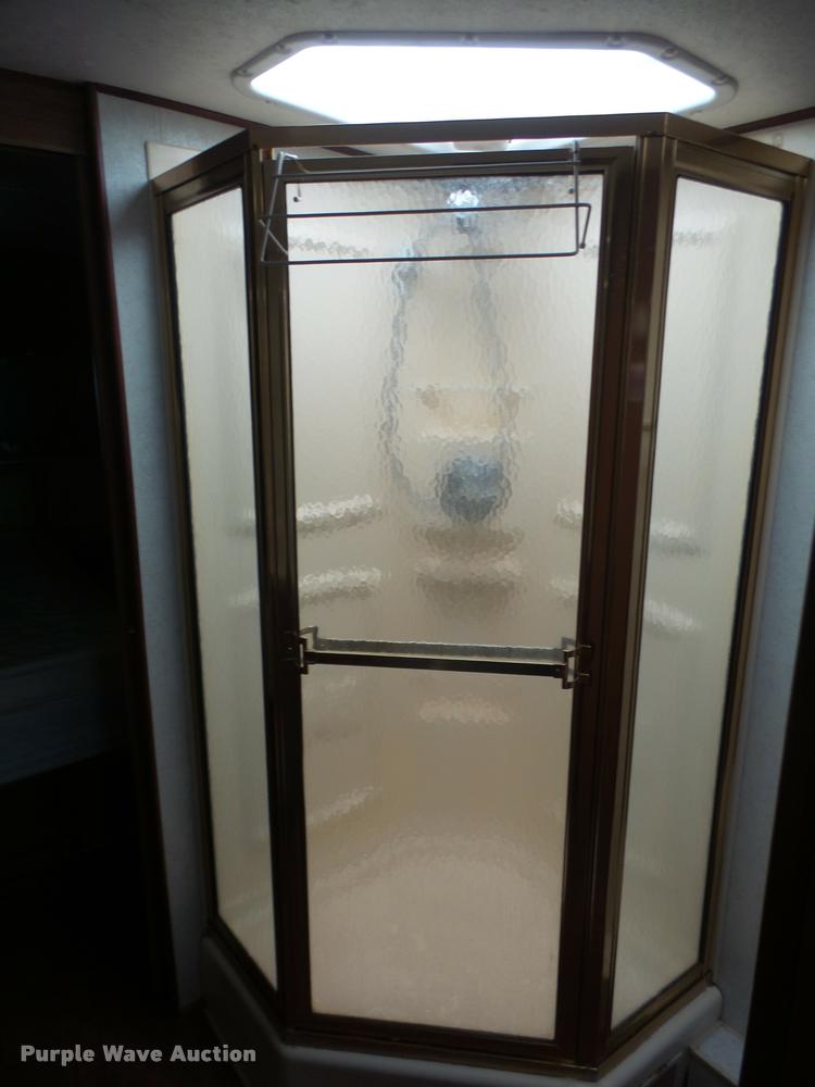 image for item DC5474 2001 Winnebago Itasca Horizon RV