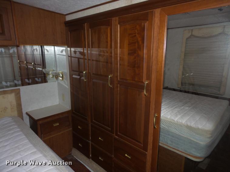 image for item DC5474 2001 Winnebago Itasca Horizon RV