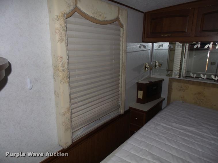 image for item DC5474 2001 Winnebago Itasca Horizon RV