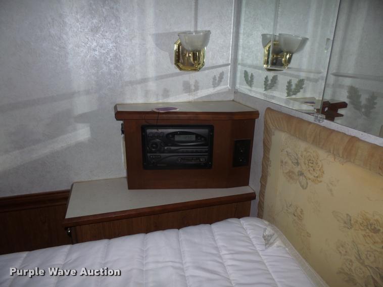 image for item DC5474 2001 Winnebago Itasca Horizon RV