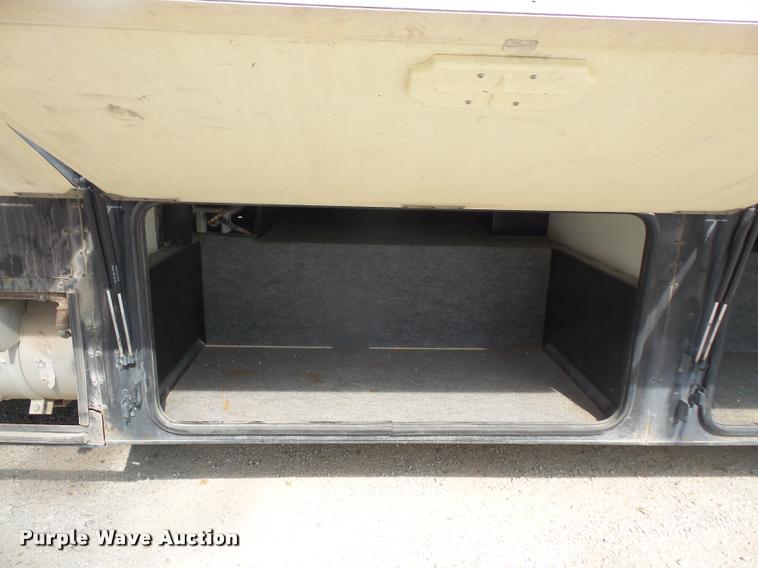 image for item DC5474 2001 Winnebago Itasca Horizon RV