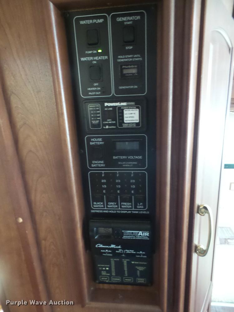 image for item DC5474 2001 Winnebago Itasca Horizon RV