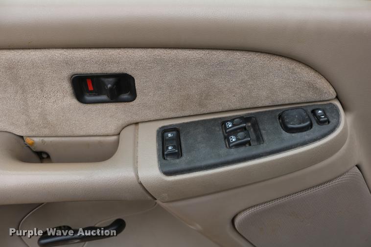 image for item DD0239 2003 Chevrolet Silverado 2500HD pickup truck