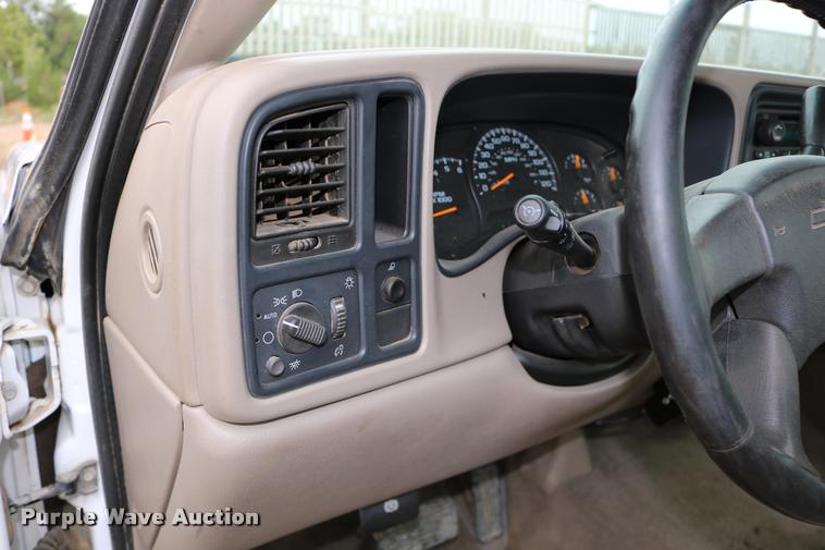 image for item DD0239 2003 Chevrolet Silverado 2500HD pickup truck