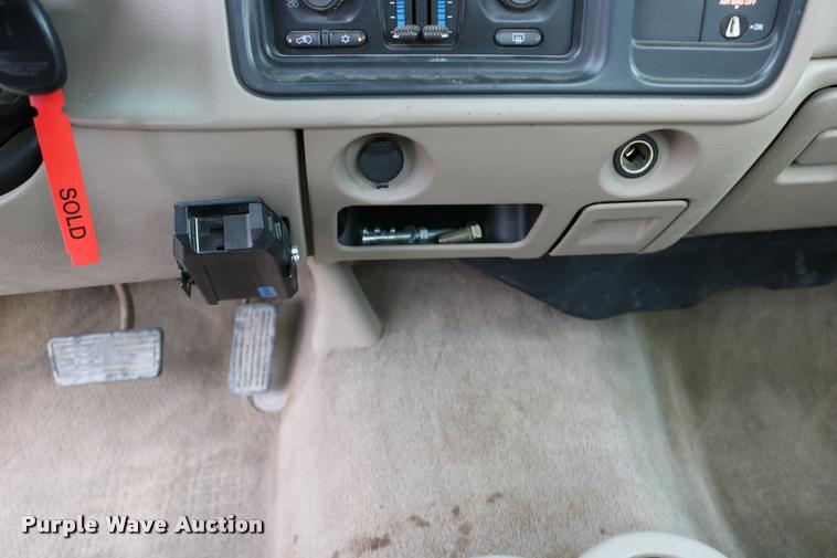 image for item DD0239 2003 Chevrolet Silverado 2500HD pickup truck