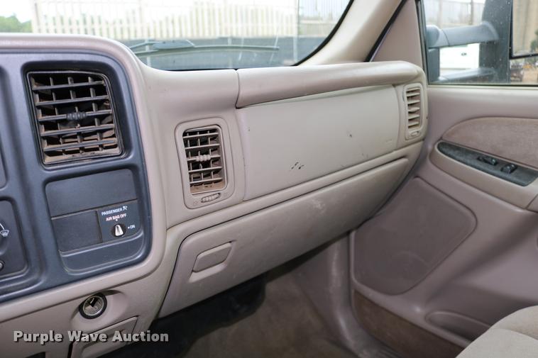 image for item DD0239 2003 Chevrolet Silverado 2500HD pickup truck