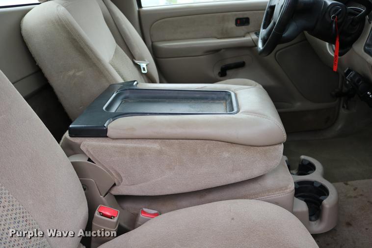 image for item DD0239 2003 Chevrolet Silverado 2500HD pickup truck