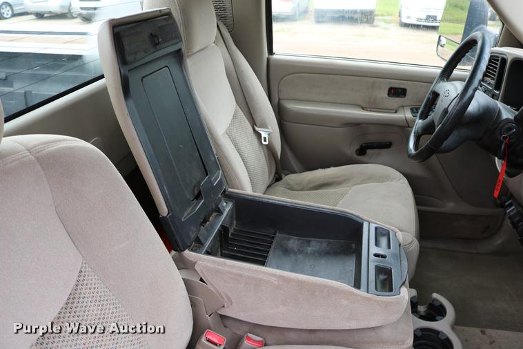 image for item DD0239 2003 Chevrolet Silverado 2500HD pickup truck