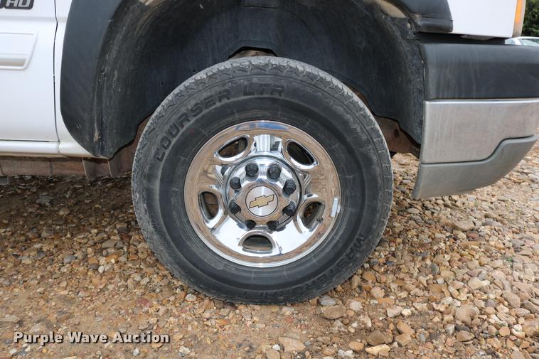 image for item DD0239 2003 Chevrolet Silverado 2500HD pickup truck