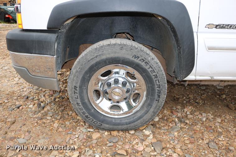 image for item DD0239 2003 Chevrolet Silverado 2500HD pickup truck