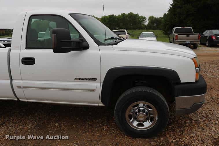 image for item DD0239 2003 Chevrolet Silverado 2500HD pickup truck