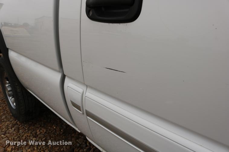 image for item DD0239 2003 Chevrolet Silverado 2500HD pickup truck