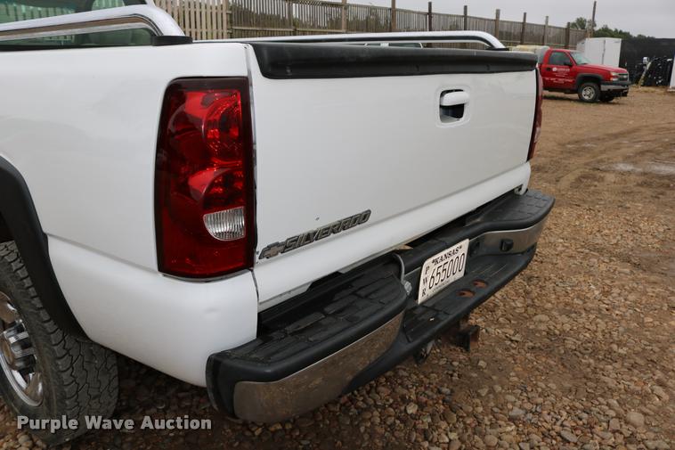 image for item DD0239 2003 Chevrolet Silverado 2500HD pickup truck