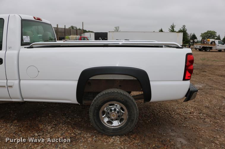 image for item DD0239 2003 Chevrolet Silverado 2500HD pickup truck