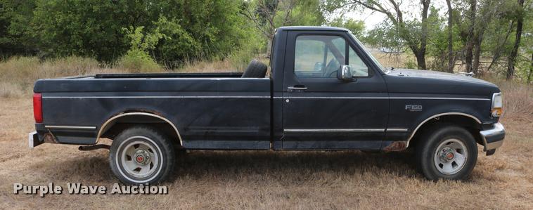 image for item DD0242 1992 Ford F150 pickup truck