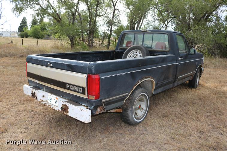 image for item DD0242 1992 Ford F150 pickup truck