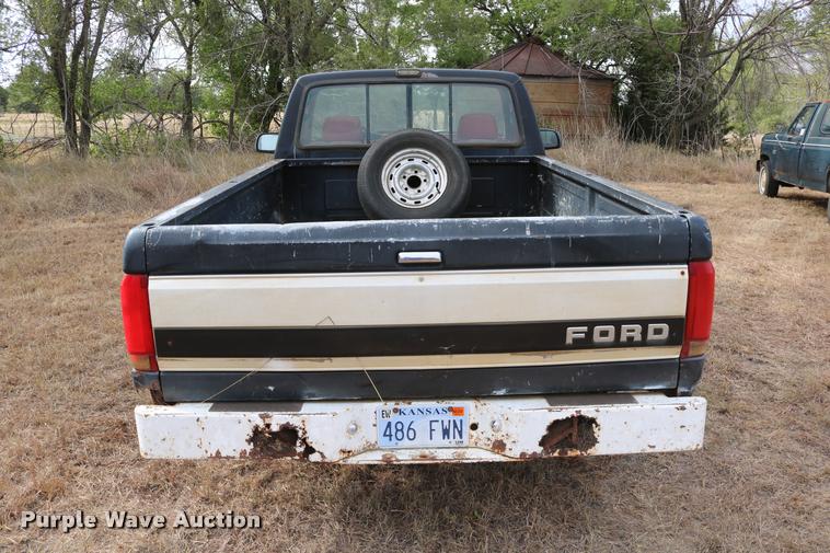 image for item DD0242 1992 Ford F150 pickup truck