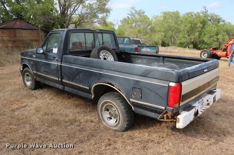 image for item DD0242 1992 Ford F150 pickup truck