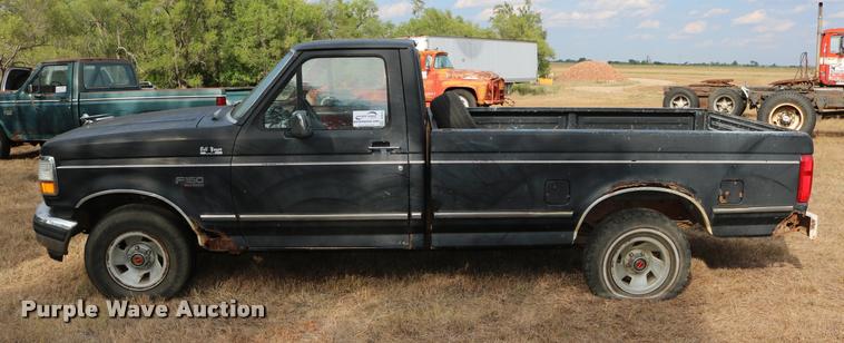 image for item DD0242 1992 Ford F150 pickup truck