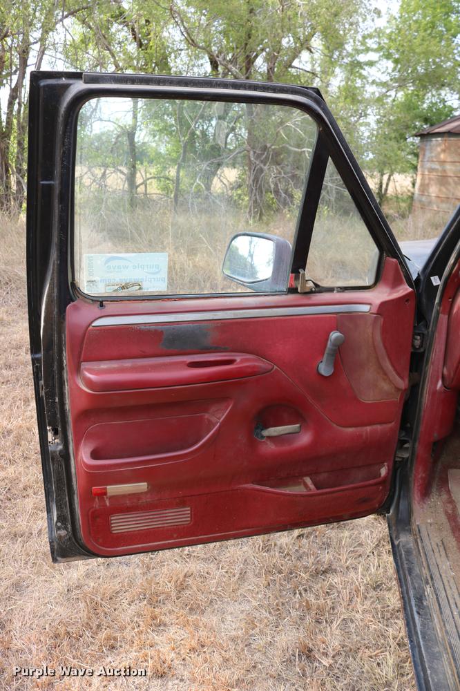 image for item DD0242 1992 Ford F150 pickup truck